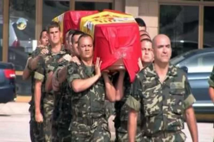 Video Llegada a Gando, Gran Canaria, los féretros de los dos soldados fallecidos en Afganistán