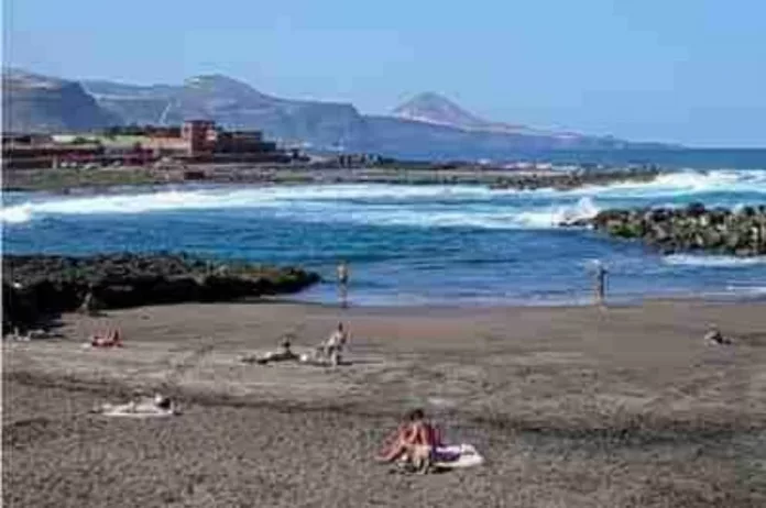 Cerrada al baño la playa de El Puertillo en Gran Canaria