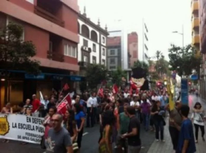 Unas 400 personas acuden en Gran Canaria a la manifestación contra la reforma constitucional