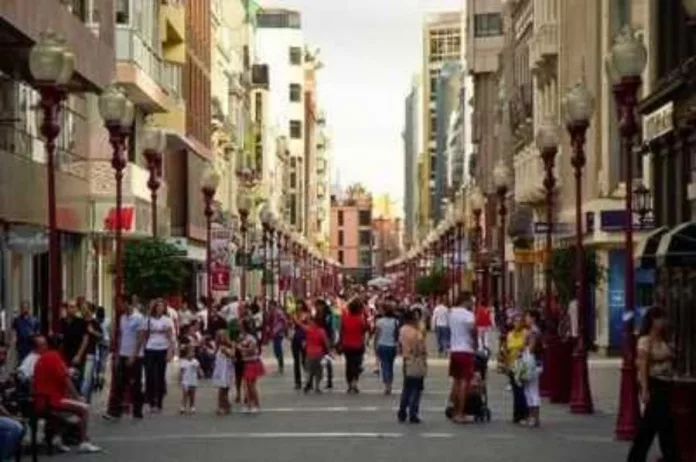 La calle Triana de Las Palmas se apunta a vivir este viernes otra noche en blanco