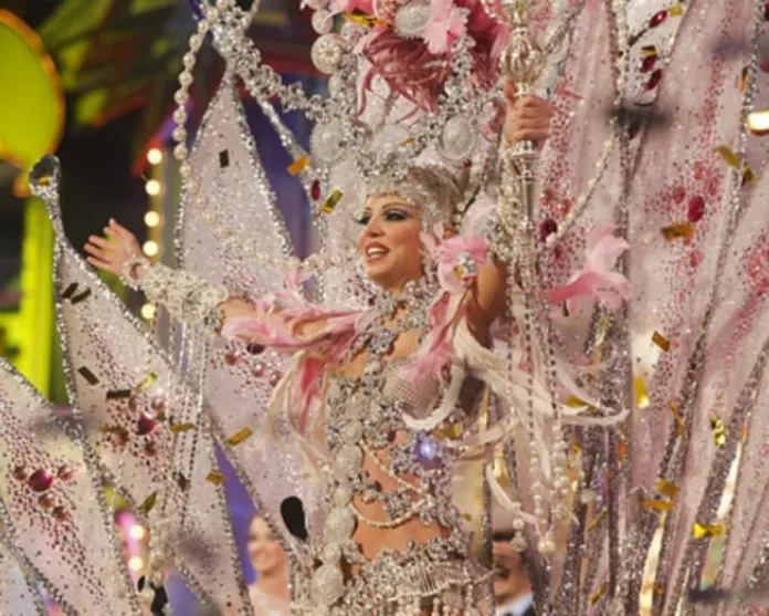 La Reina del Carnaval 2012 de Las Palmas, realizará el saque de honor el próximo partido de liga