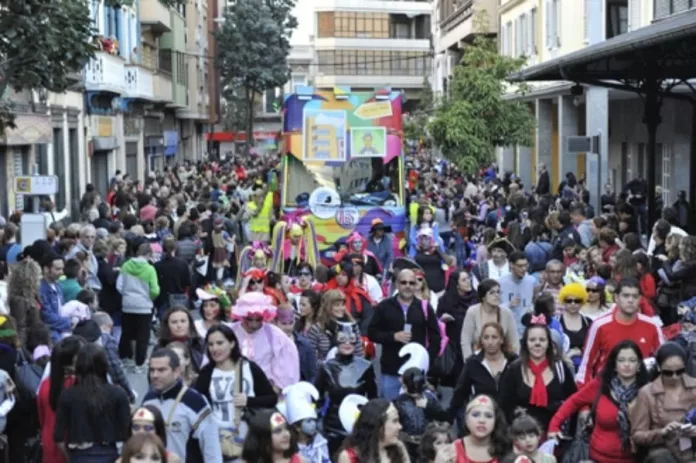 Más de sesenta mil personas en la Cabalgata y Fiesta Infantil del Carnaval 2012 de Las Palmas