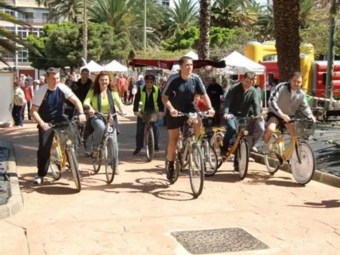 2.000 personas en la segunda convocatoria de la fiesta de la bici en Las Palmas de Gran Canaria