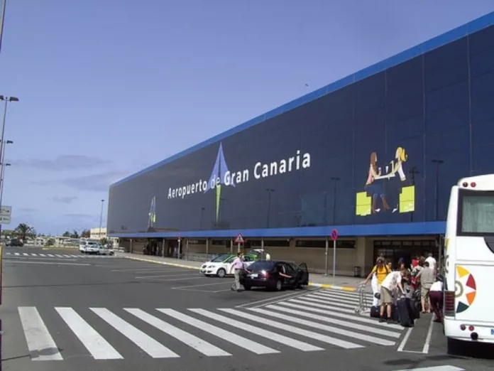 Las compañías aéreas operarán la mitad de las conexiones habituales con Canarias (29M)