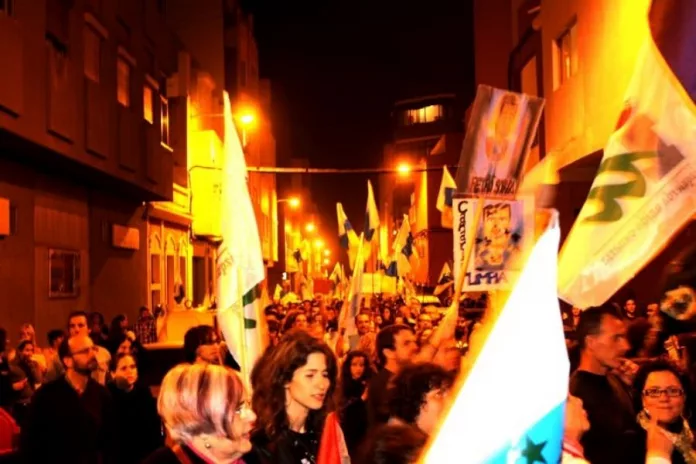 Miles de canarios dicen no al petróleo (24 marzo 2012)