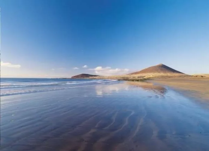 Las playas y puertos de Canarias obtienen un total de 45 banderas azules en 2012, 7 más que el año anterior