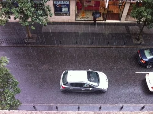 Accidentes de tráfico y problemas eléctrico a causa de la lluvia en Las Palmas de Gran Canaria