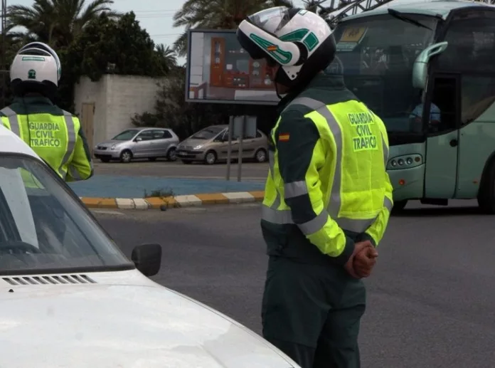 La Guardia Civil amenaza a sus agentes en Canarias para que pongan más multas de tráfico