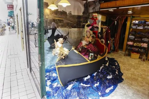Boutique La Gloria, premio del concurso de escaparates del Carnaval 2013