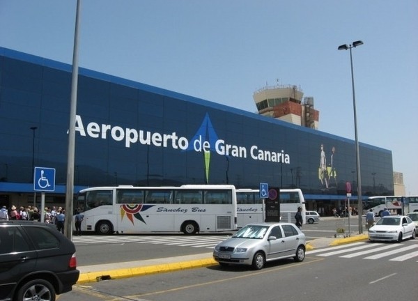 Las bonificaciones del 50% en el transporte aéreo en Canarias seguirán en 2014