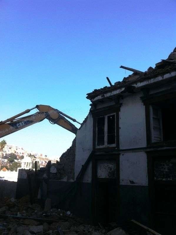 Demolición de las viviendas afectadas por el incendio en Vegueta