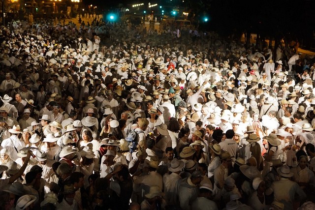 El Carnaval tradicional a ritmo de La Banda de Agaete y la carroza anunciadora